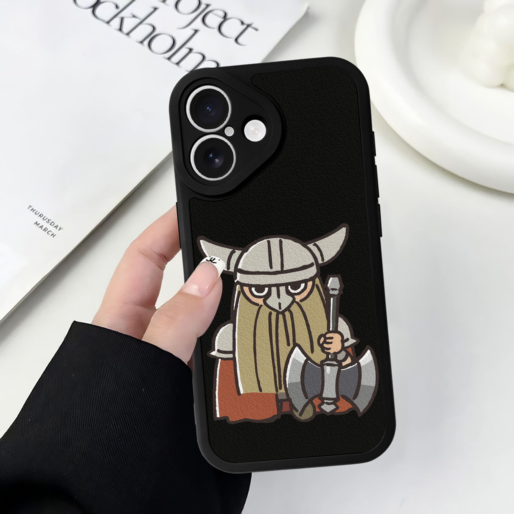 （画像用） 葬送のフリーレン Frieren 【iPhone 16シリーズ対応】シリコンスマホケース（レザー調） 材質：シリコン